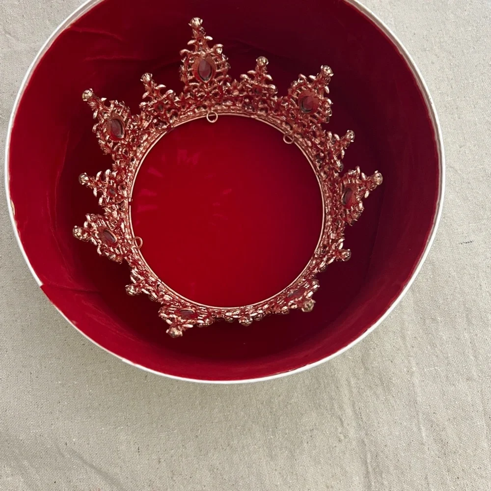 Beautiful Rose Gold Rhinestones Crown - Picture 11 of 14